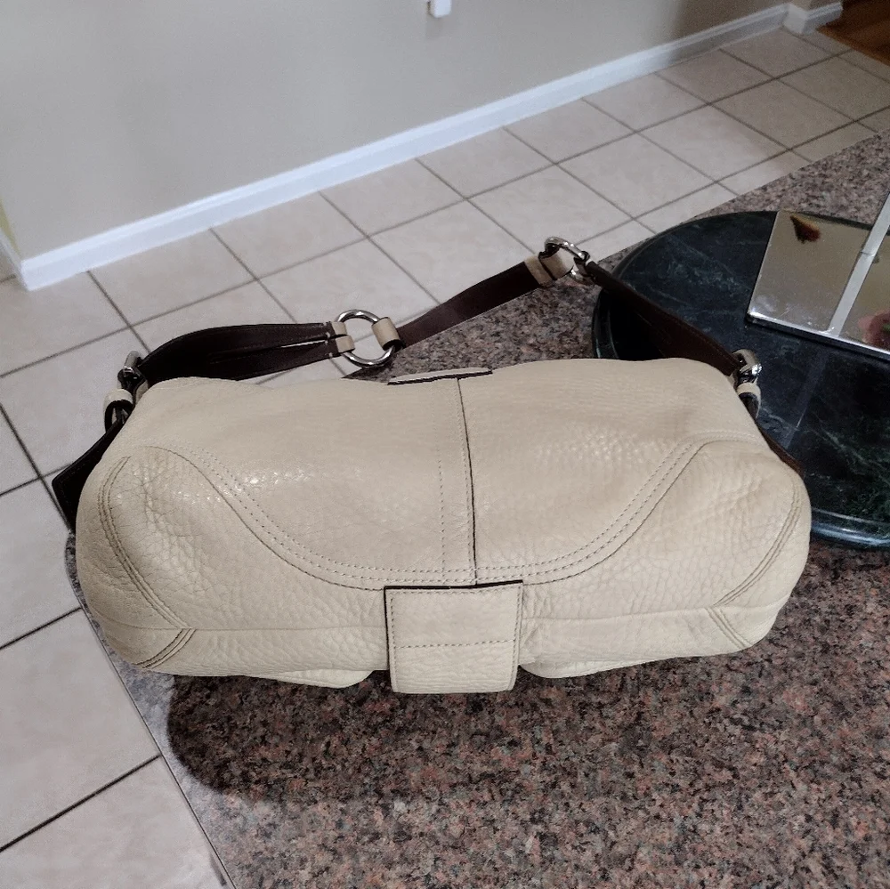 COACH Soho Biege/Cream Purse